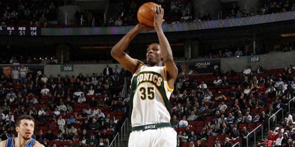 杜兰特：生涯前20场我只接球投篮 挡拆让我的比赛方式进化