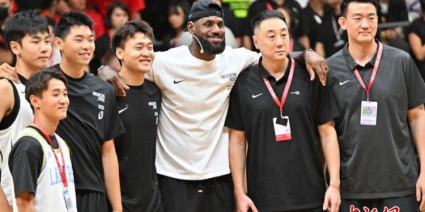 九游体育官方网站-NBA球员勒布朗·詹姆斯到访四川成都