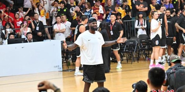 九游体育官方网站-NBA球员勒布朗·詹姆斯到访四川成都