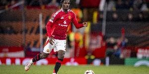 慧眼识珠，曼联小将海文以前踢前锋＆受默特萨克指导才改打中后卫